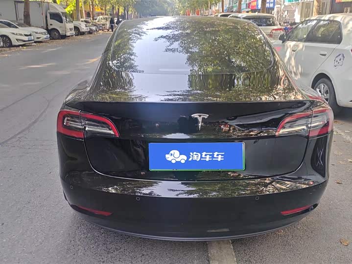 Фото 4 - Tesla Model 3