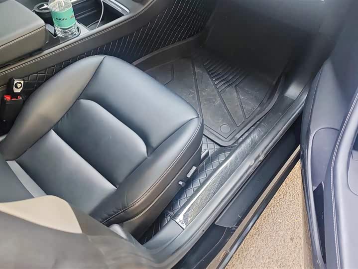 Фото 8 - Tesla Model 3