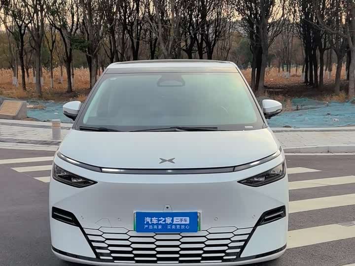 Фото 2 - XPeng X9