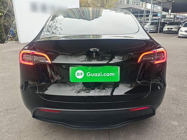 Фото 6 - Tesla Model Y