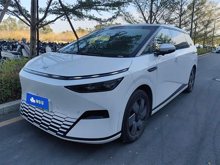 Фото 1 - XPeng X9