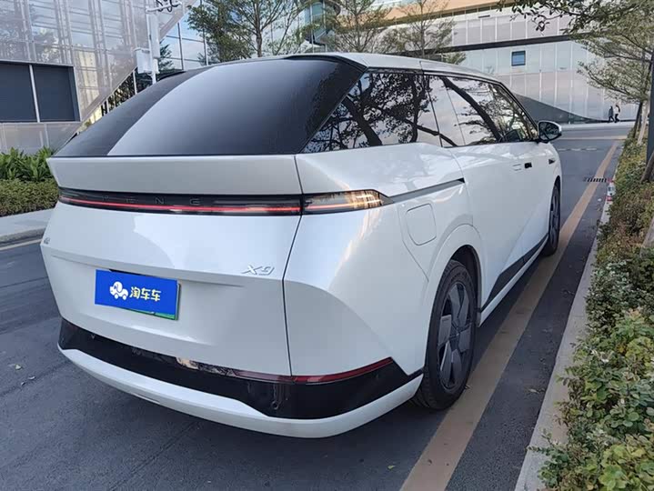 Фото 3 - XPeng X9