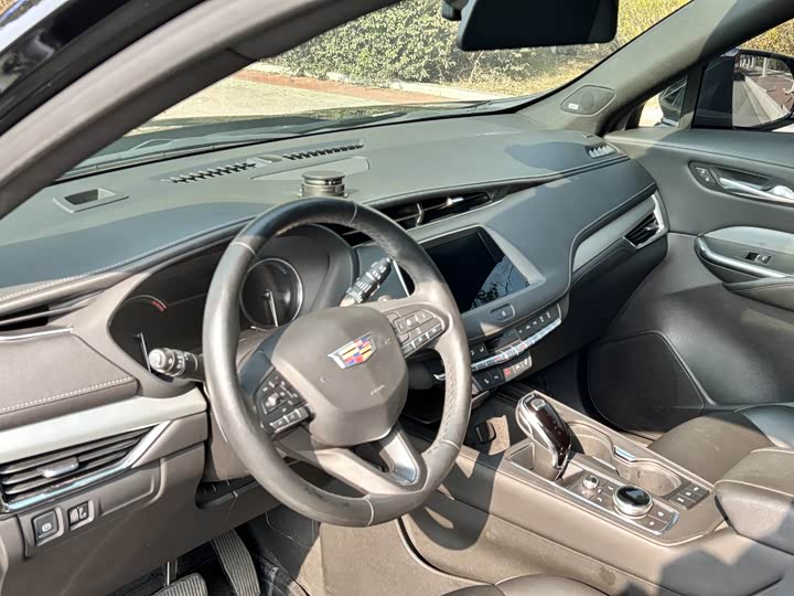 Фото 5 - Cadillac XT4