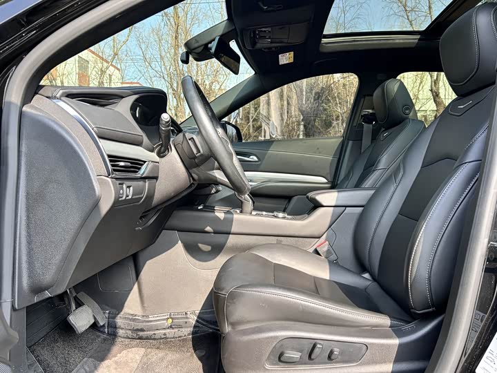 Фото 6 - Cadillac XT4