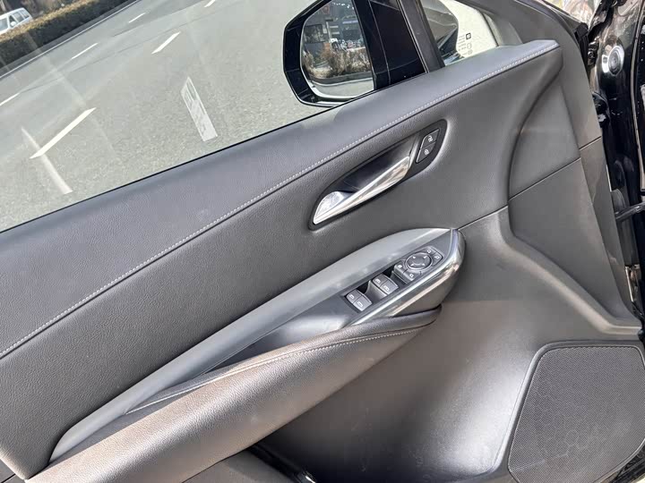 Фото 7 - Cadillac XT4