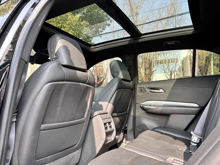 Фото 8 - Cadillac XT4