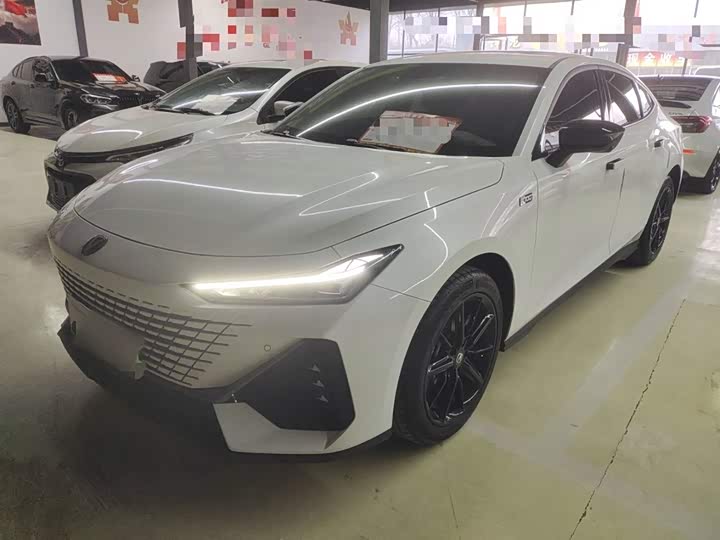 Фото 1 - Changan UNI-V Hybrid