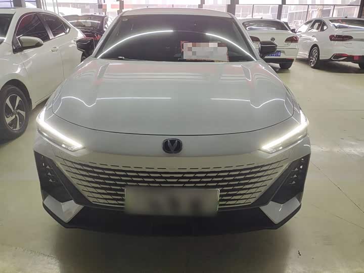 Фото 3 - Changan UNI-V Hybrid