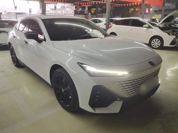 Фото 4 - Changan UNI-V Hybrid