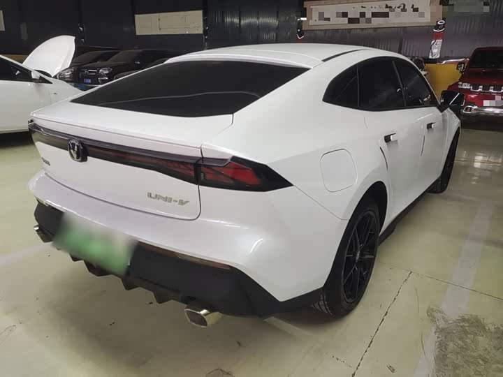 Фото 7 - Changan UNI-V Hybrid