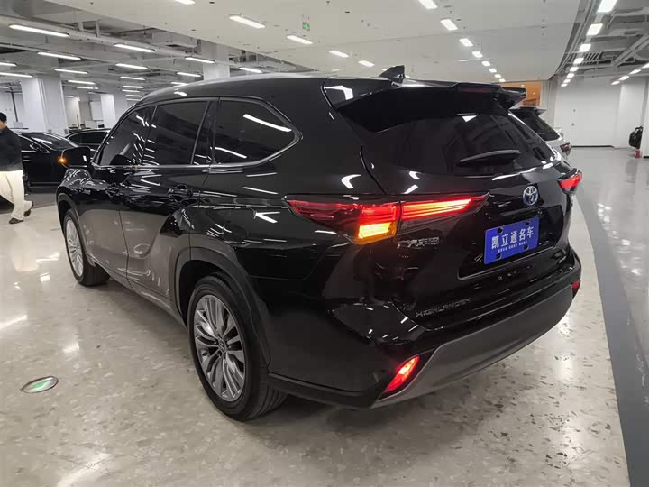 Фото 5 - Toyota Highlander