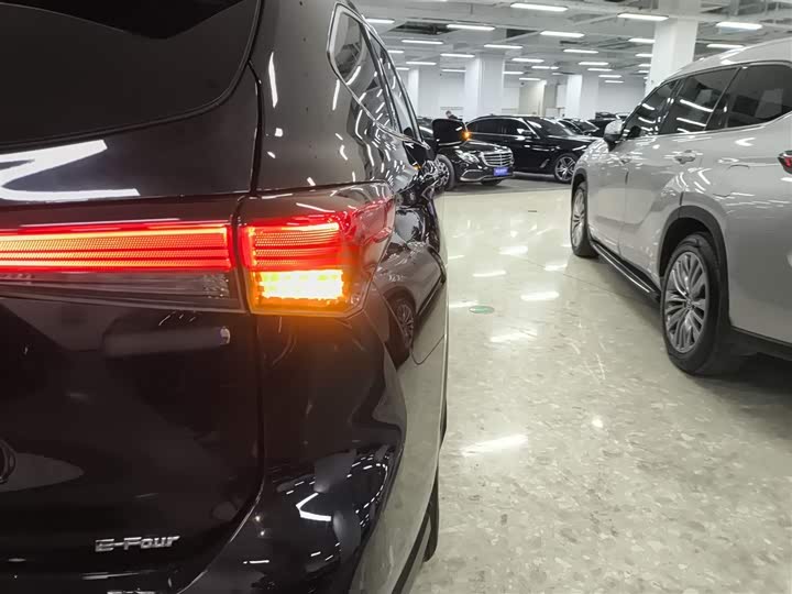 Фото 8 - Toyota Highlander