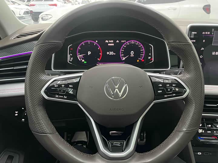 Фото 8 - Volkswagen Tiguan L Pro