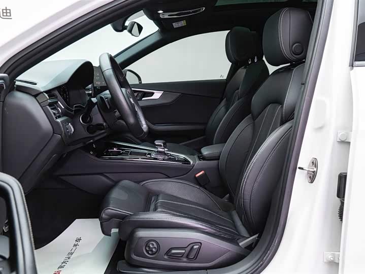 Фото 4 - Audi A4L