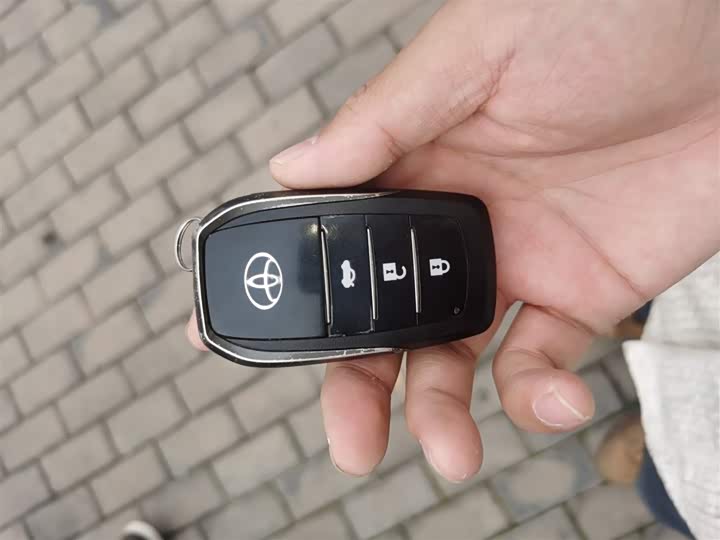 Фото 9 - Toyota Wildlander