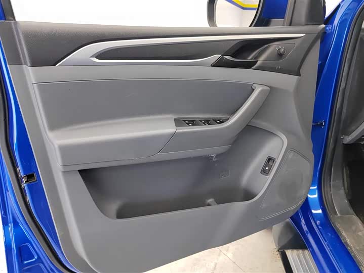 Фото 7 - Maxus T70