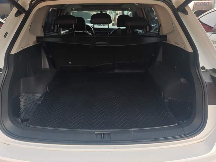 Фото 4 - Volkswagen Tiguan L Pro