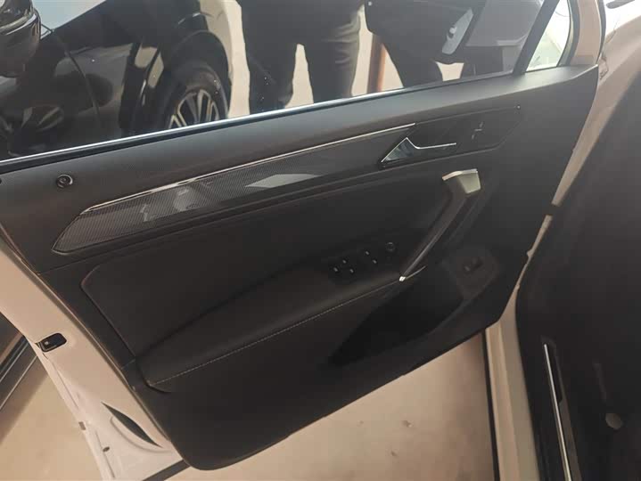 Фото 7 - Volkswagen Tiguan L Pro