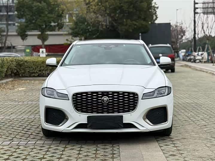 Фото 2 - Jaguar XF L