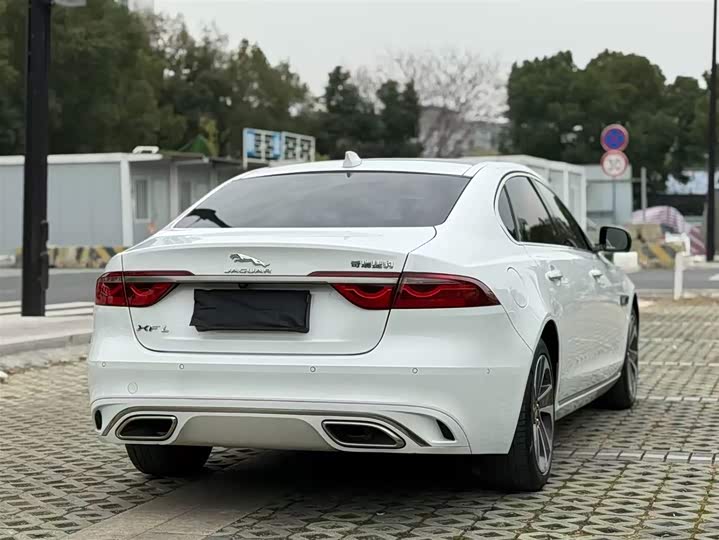 Фото 4 - Jaguar XF L