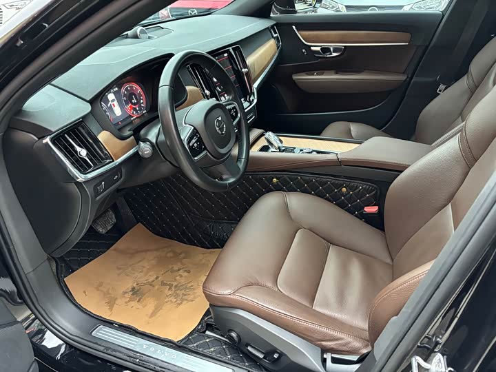 Фото 8 - Volvo S90