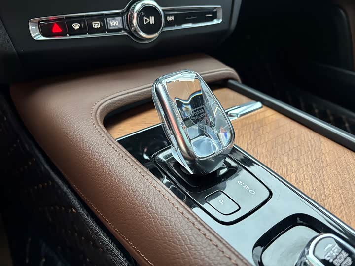 Фото 9 - Volvo S90