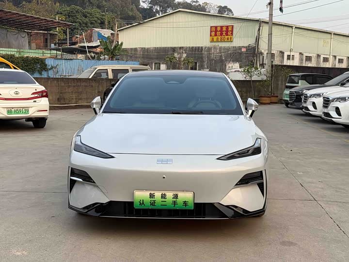 Фото 2 - Geely Galaxy E8