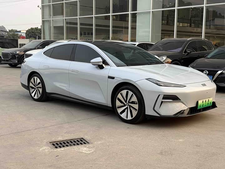 Фото 3 - Geely Galaxy E8