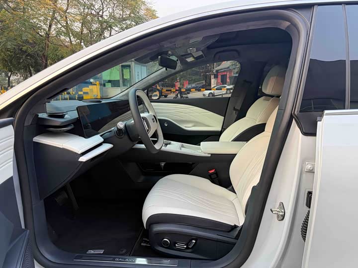 Фото 4 - Geely Galaxy E8