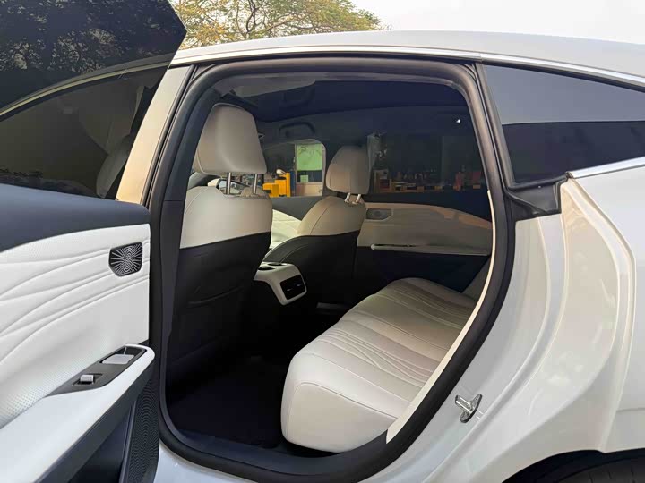 Фото 5 - Geely Galaxy E8