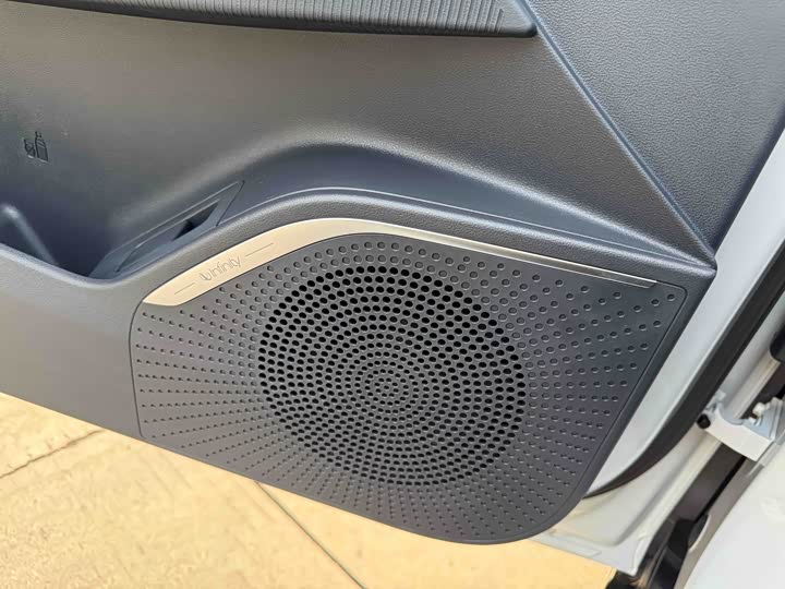 Фото 9 - Geely Galaxy E8