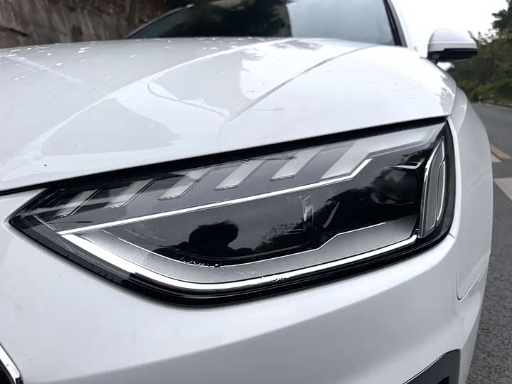 Фото 6 - Audi A4L