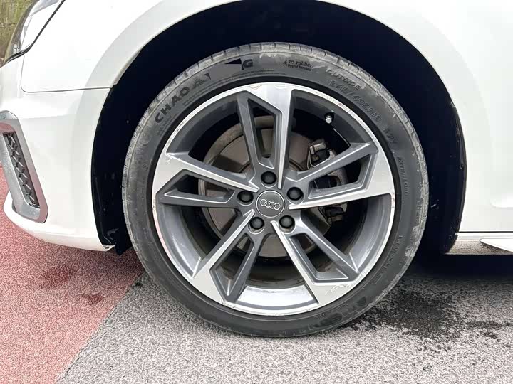 Фото 8 - Audi A4L