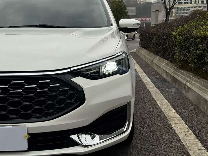 Фото 3 - Ford Escort