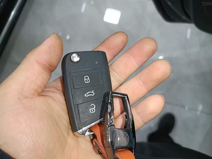 Фото 9 - Volkswagen Passat