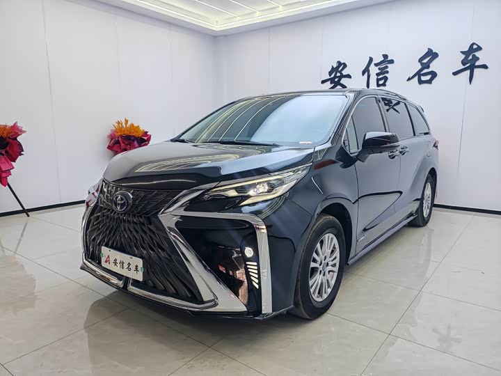 Фото 1 - Toyota Sienna