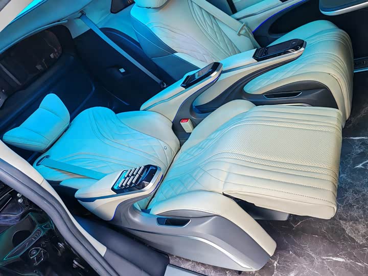 Фото 7 - Toyota Sienna