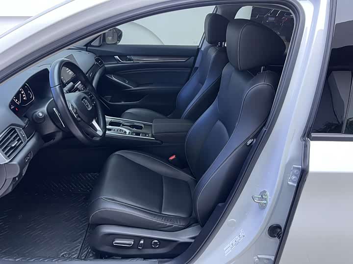 Фото 7 - Honda Accord