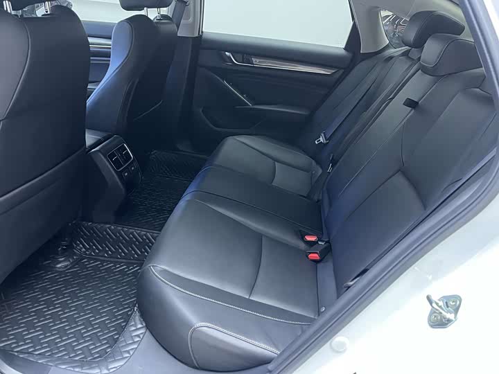 Фото 8 - Honda Accord