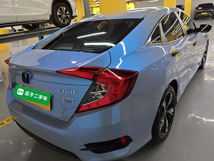 Фото 7 - Honda Civic