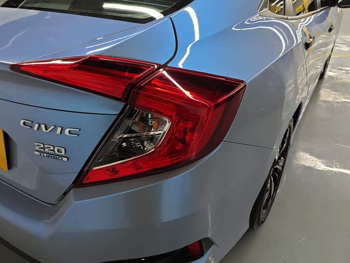 Фото 8 - Honda Civic