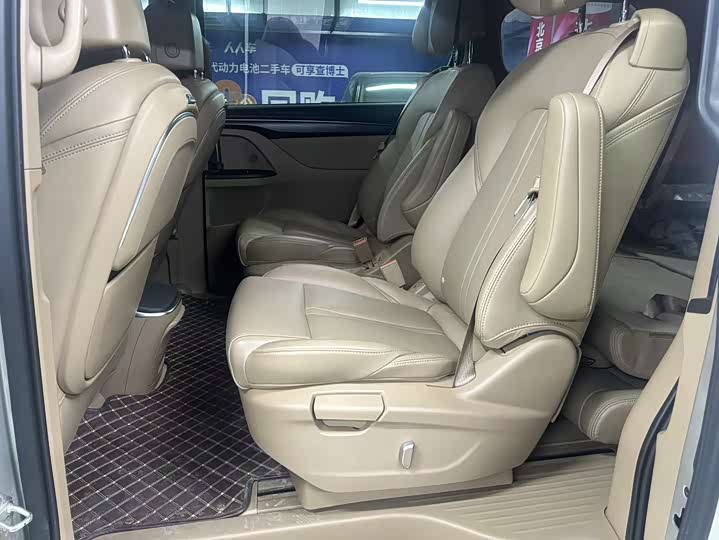 Фото 8 - Buick GL8 ES