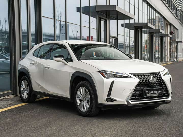 Фото 3 - Lexus UX