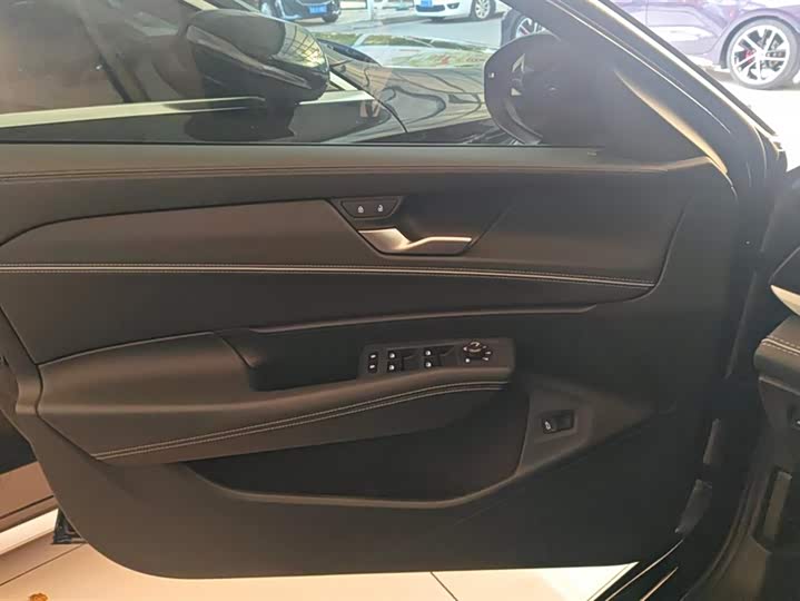 Фото 7 - Volkswagen Passat