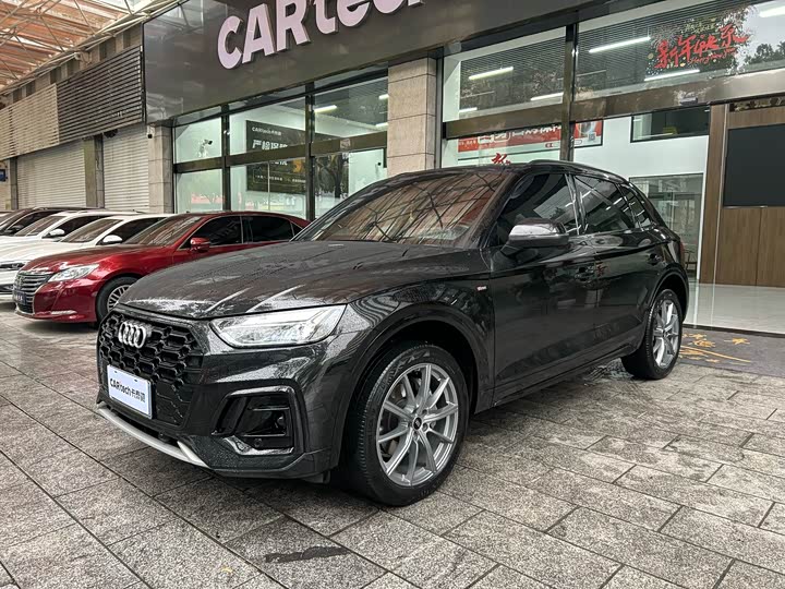 Фото 1 - Audi Q5L