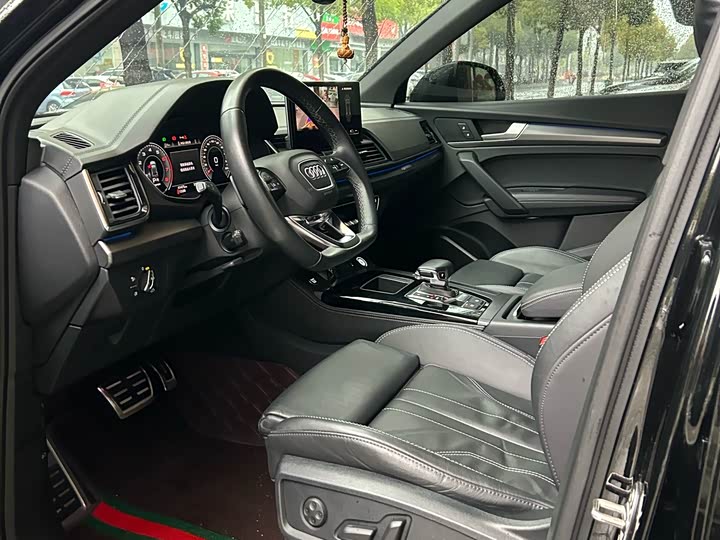 Фото 6 - Audi Q5L