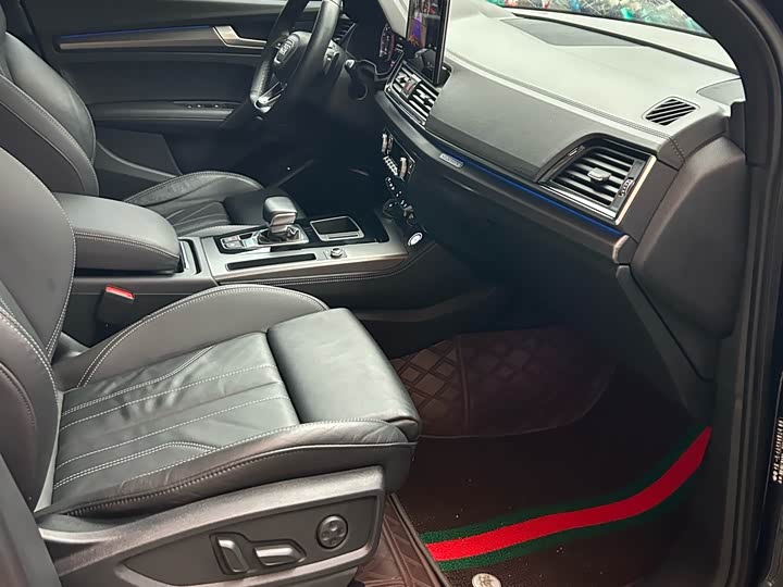 Фото 9 - Audi Q5L
