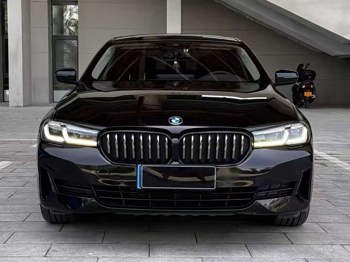 Фото 2 - BMW 5 Series
