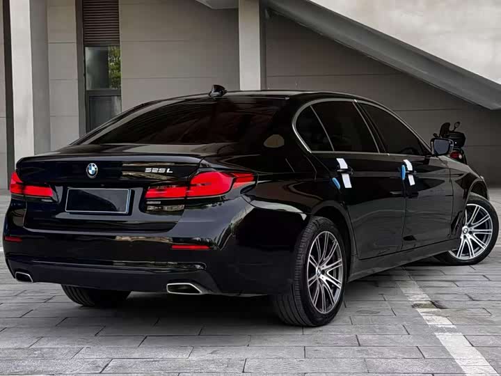 Фото 6 - BMW 5 Series