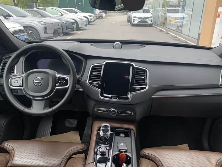 Фото 9 - Volvo XC90